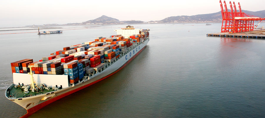 全球最大集装箱船“中远宁波”号首航连云港港口